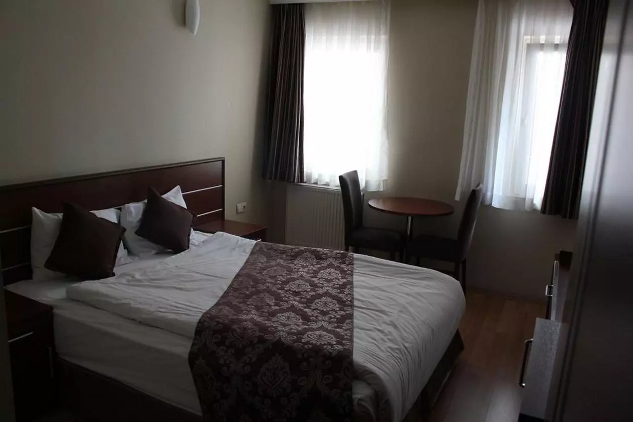 SIYAV_SHABAVIZ (2).jpg